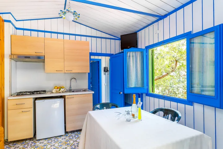One-bedroom bungalow for 6 guests-2
